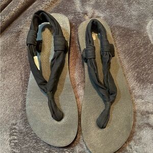 Sanuk Black Knotted Strap Sandals